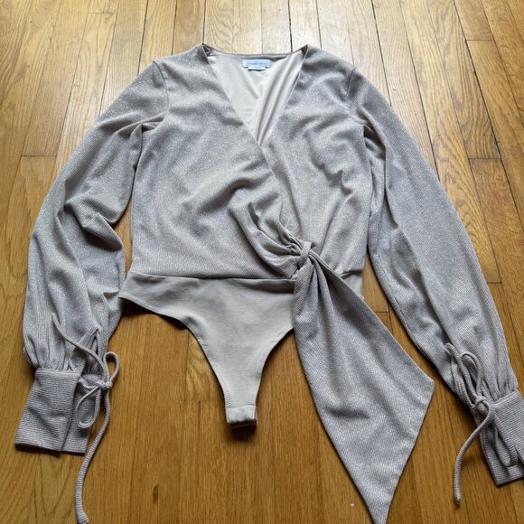 Lovers + Friends Size S Nude Beige Cedar Metallic Long Sleeve Wrap Tie Bodysuit - Picture 12 of 16